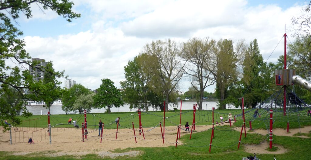 Rope climbing course in Cologne's Rhine Park