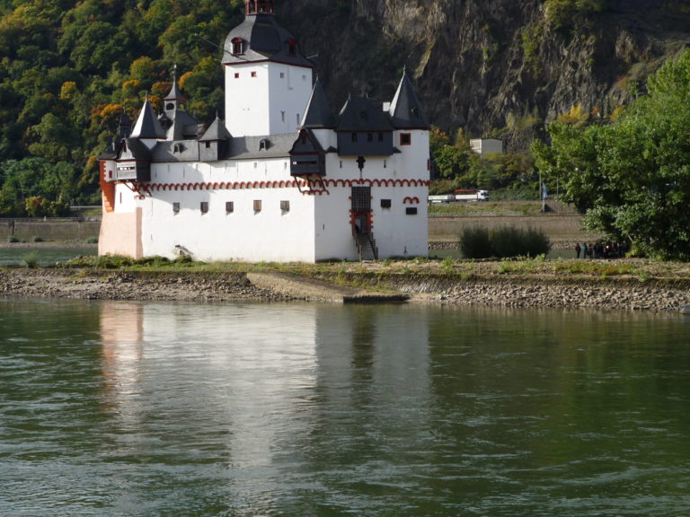 View of the Pfalz castle from the ferry