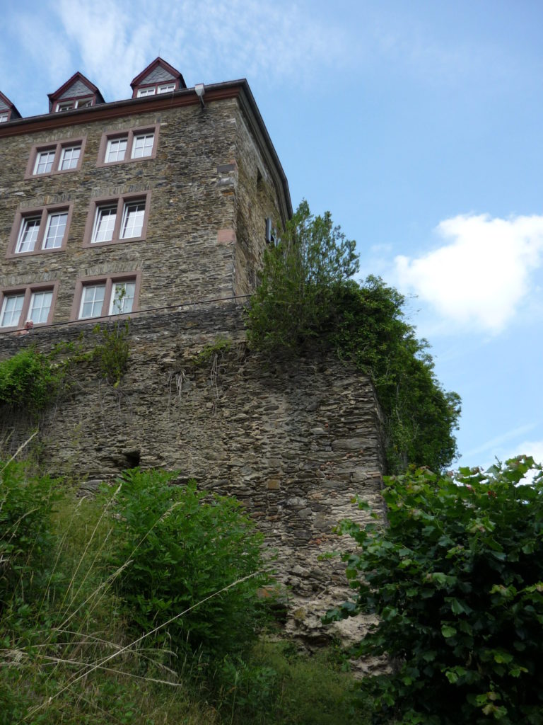 castle and ruins that go on in all directions