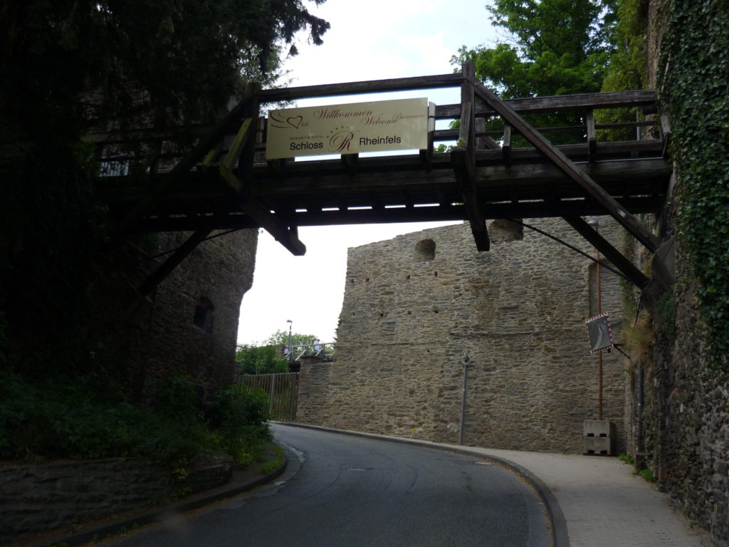 the road to the castle
